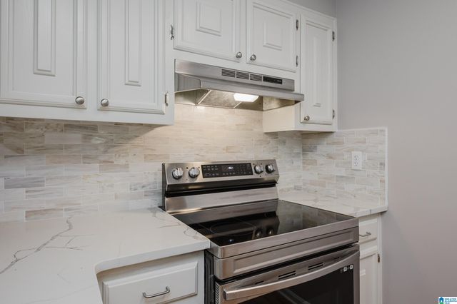 1858 Rockwood Rd, Vestavia Hills, AL 35216