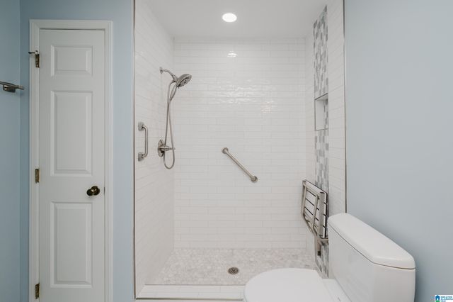 1858 Rockwood Rd, Vestavia Hills, AL 35216