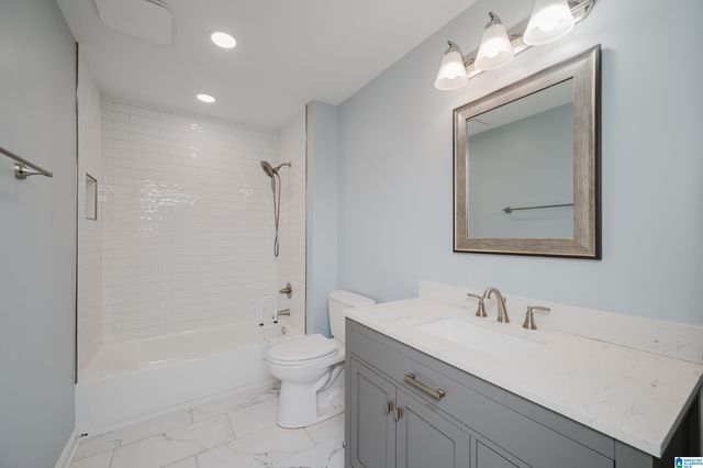 1858 Rockwood Rd, Vestavia Hills, AL 35216