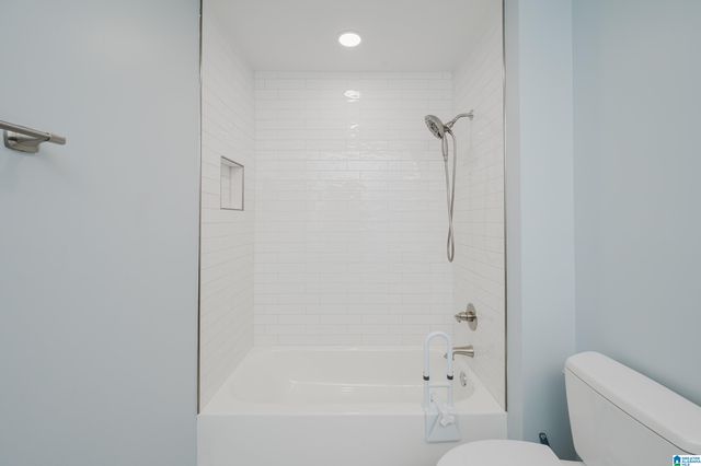 1858 Rockwood Rd, Vestavia Hills, AL 35216