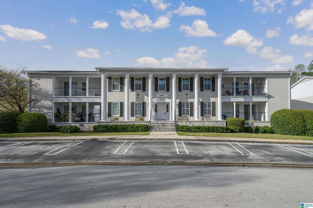 1858 Rockwood Rd, Vestavia Hills, AL 35216