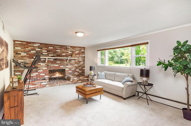 4323 FERRY LANDING RD, Alexandria, VA 22309