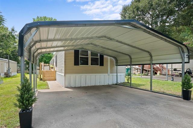 13053 Oak Manor Court, Willis, TX 77318