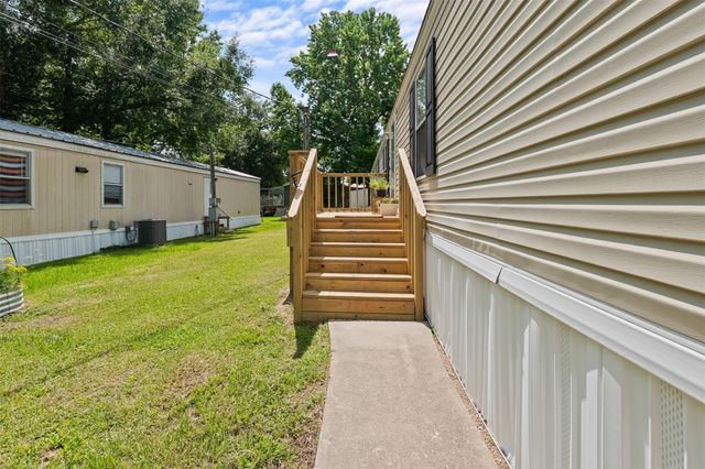 13053 Oak Manor Court, Willis, TX 77318