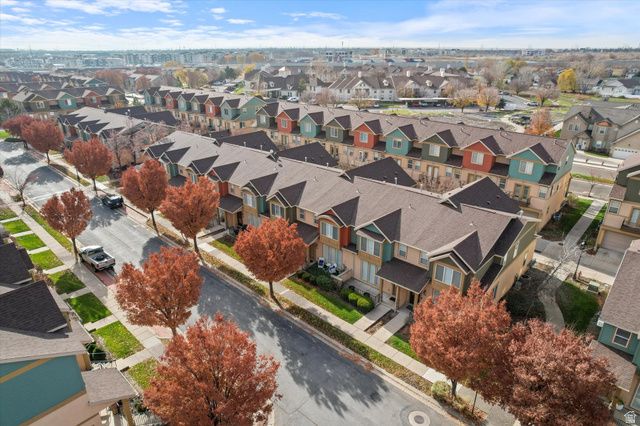 907 N FARMINGTON CROSSING, Farmington, UT 84025