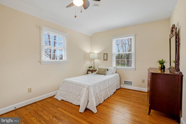 8749 WEIR ST, Manassas, VA 20110