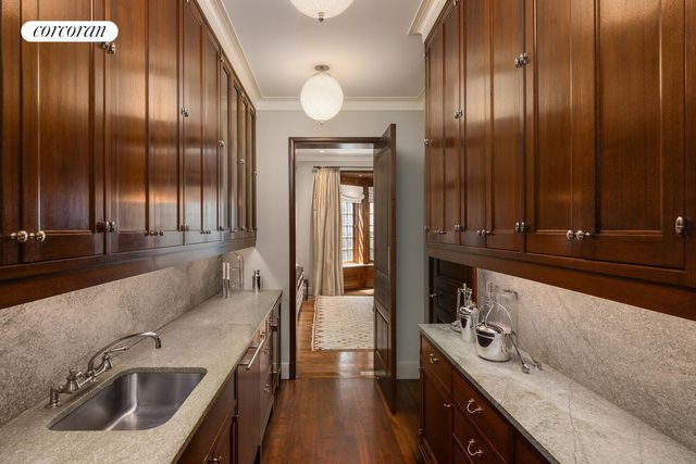 4 E 73RD Street, New York City, NY 10021