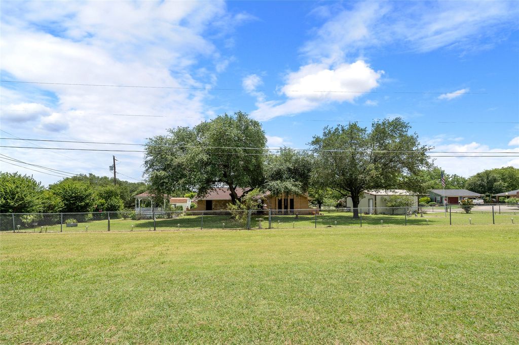 137 Oakview Circle, Waco, TX 76705