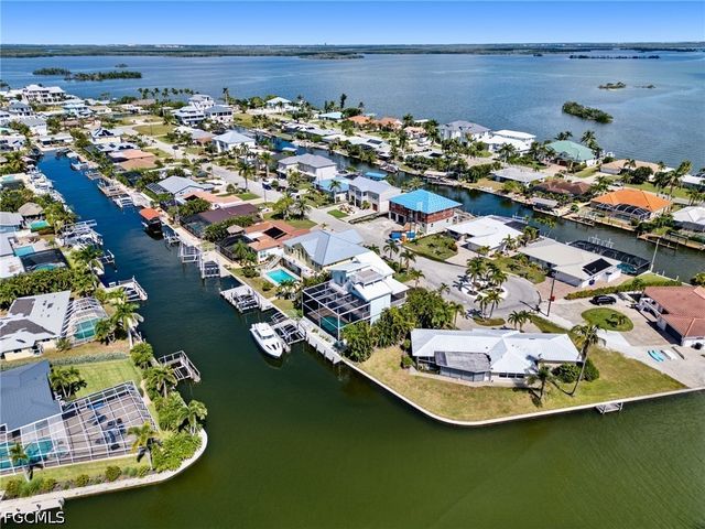 26 Palmview BLVD, Fort Myers Beach, FL 33931
