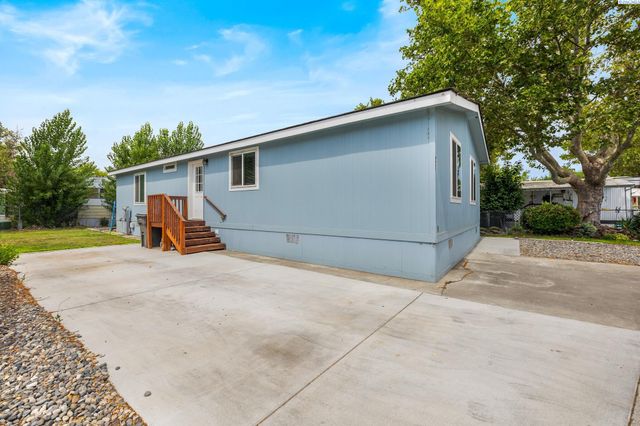 21 Nuclear Ln, Richland, WA 99354