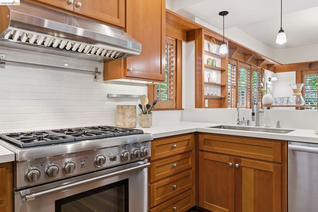 6401 Benvenue Avenue, Oakland, CA 94618