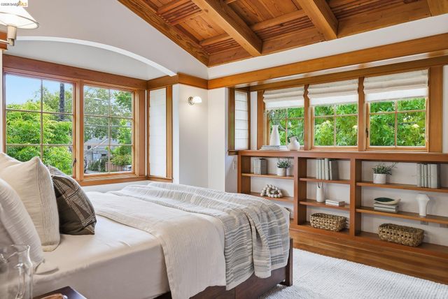 6401 Benvenue Avenue, Oakland, CA 94618