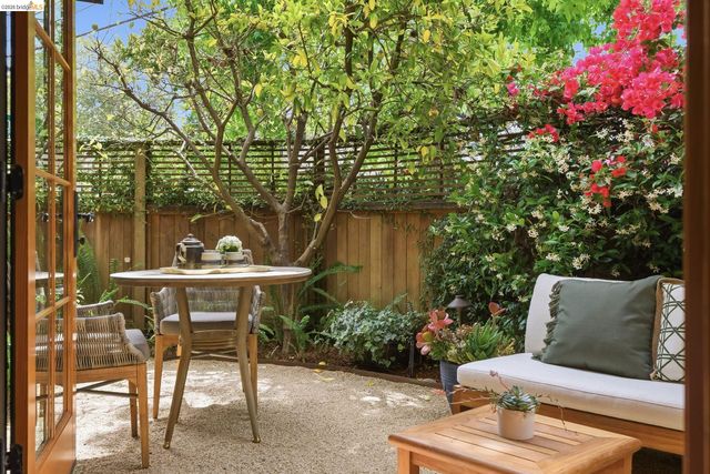 6401 Benvenue Avenue, Oakland, CA 94618