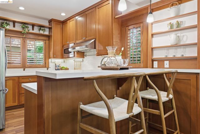 6401 Benvenue Avenue, Oakland, CA 94618