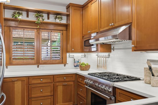 6401 Benvenue Avenue, Oakland, CA 94618