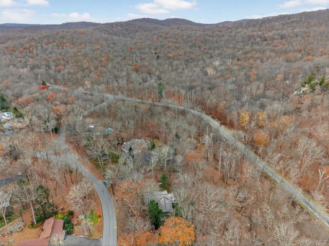 89 Maple Brook Road, Tuxedo Park, NY 10987