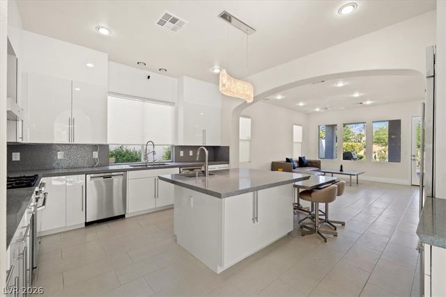 3043 Red Springs Drive, Las Vegas, NV 89135
