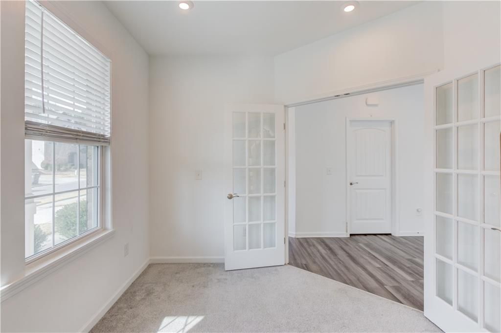 Image 12 of property listing at 1810 Primrose Park Road, Sugar Hill, GA 30518