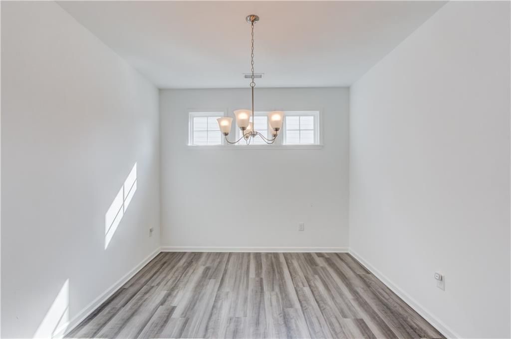 Image 13 of property listing at 1810 Primrose Park Road, Sugar Hill, GA 30518