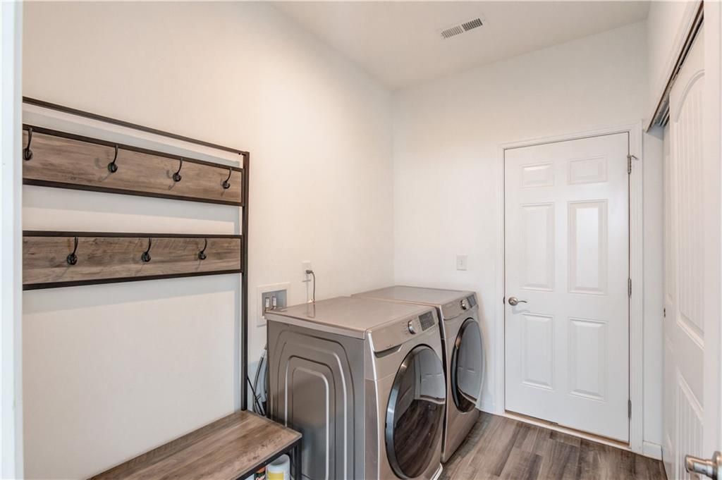 Image 19 of property listing at 1810 Primrose Park Road, Sugar Hill, GA 30518