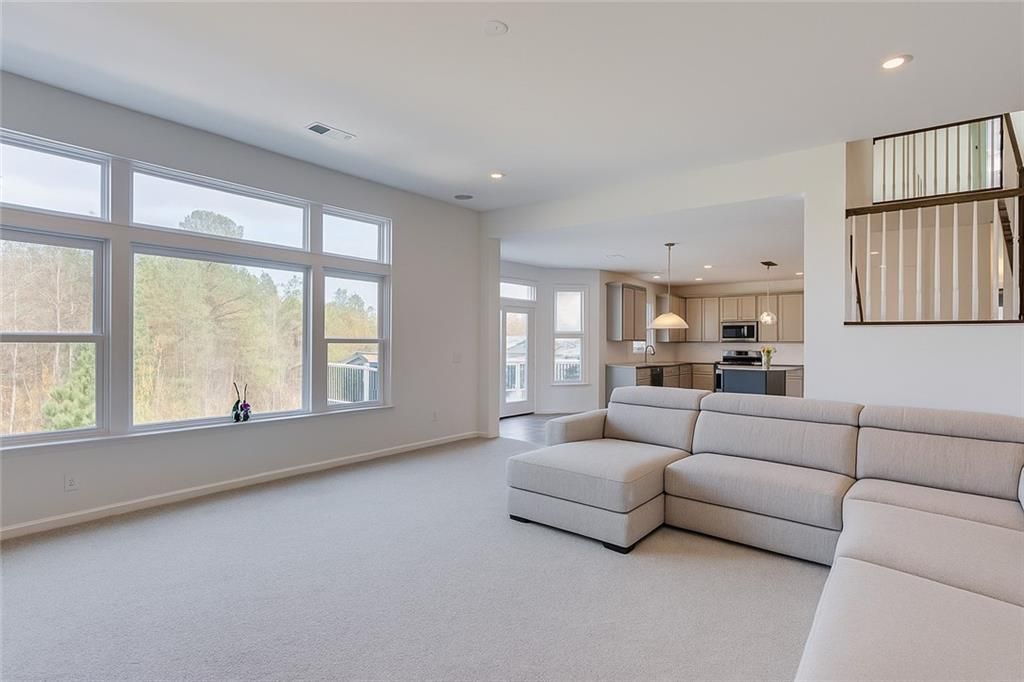 Image 2 of property listing at 1810 Primrose Park Road, Sugar Hill, GA 30518