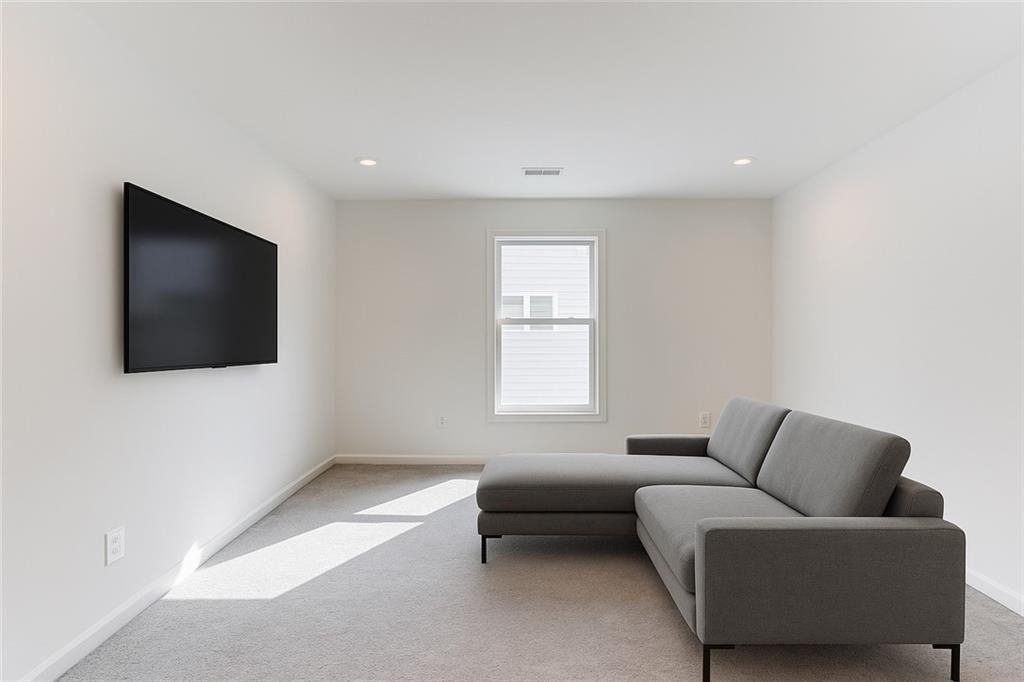 Image 22 of property listing at 1810 Primrose Park Road, Sugar Hill, GA 30518