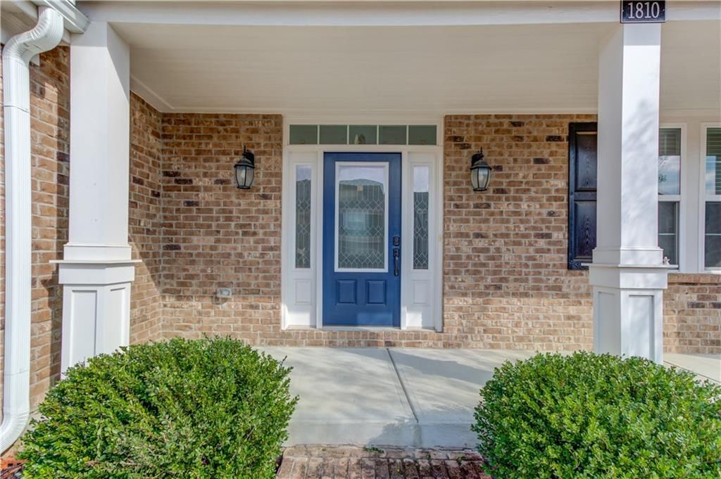 Image 8 of property listing at 1810 Primrose Park Road, Sugar Hill, GA 30518