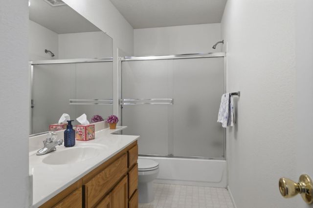 1738 Winchester Dr, Manteca, CA 95336
