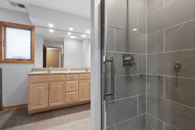 9136 Pembroke Lane, Bridgeview, IL 60455