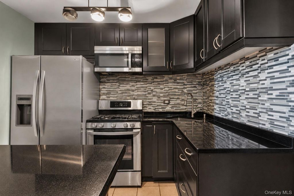 60-11 Broadway 3F, Woodside, NY 11377 — photo 4