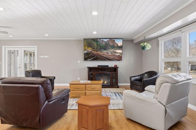 4415 Victoria Street N, Shoreview, MN 55126