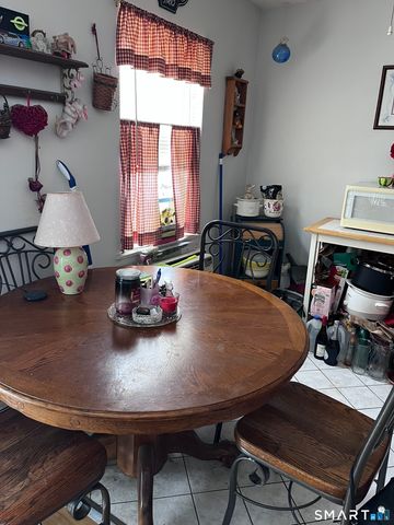 29 Balance Rock Road APT 5, Seymour, CT 06483