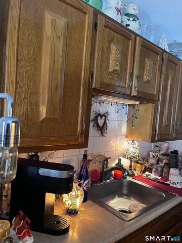 29 Balance Rock Road APT 5, Seymour, CT 06483