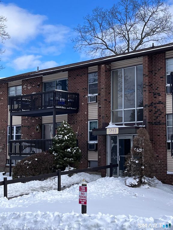 29 Balance Rock Road APT 5, Seymour, CT 06483