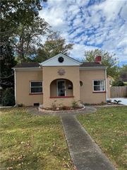 9525 Sherwood PL, Norfolk, VA 23503