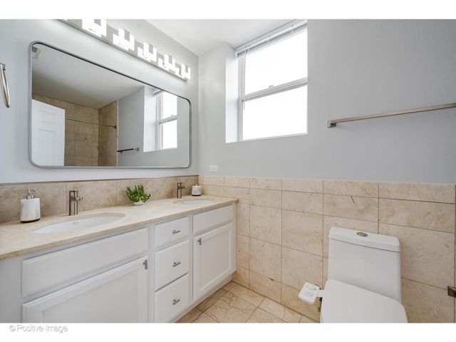 2401 W Lexington Street 4, Chicago, IL 60612