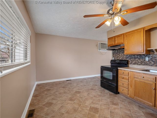 3250 Putnam Avenue, Hurricane, WV 25526