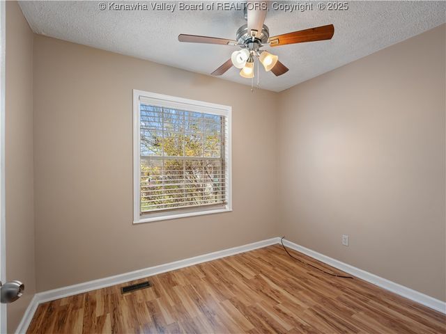 3250 Putnam Avenue, Hurricane, WV 25526