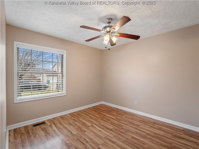 3250 Putnam Avenue, Hurricane, WV 25526