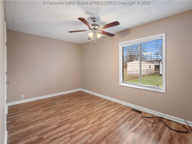 3250 Putnam Avenue, Hurricane, WV 25526