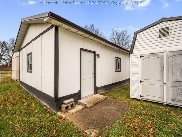 3250 Putnam Avenue, Hurricane, WV 25526