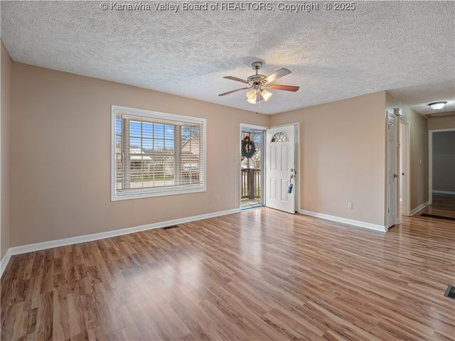 3250 Putnam Avenue, Hurricane, WV 25526