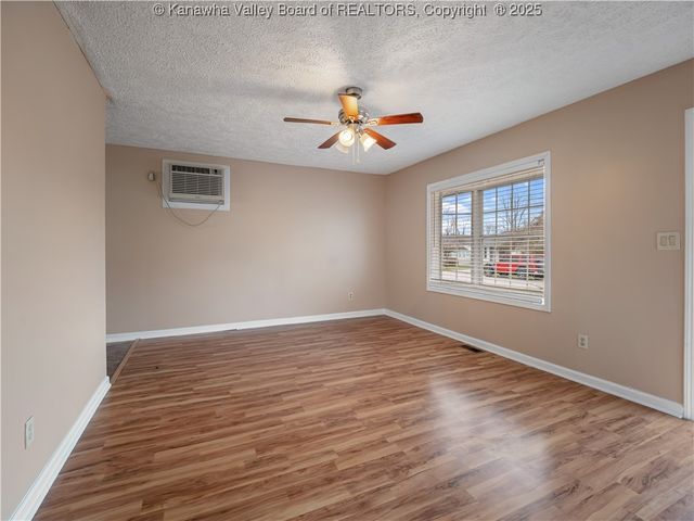 3250 Putnam Avenue, Hurricane, WV 25526