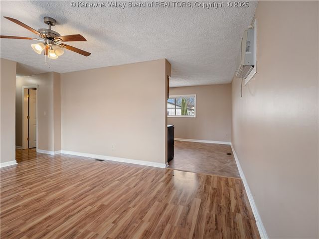 3250 Putnam Avenue, Hurricane, WV 25526