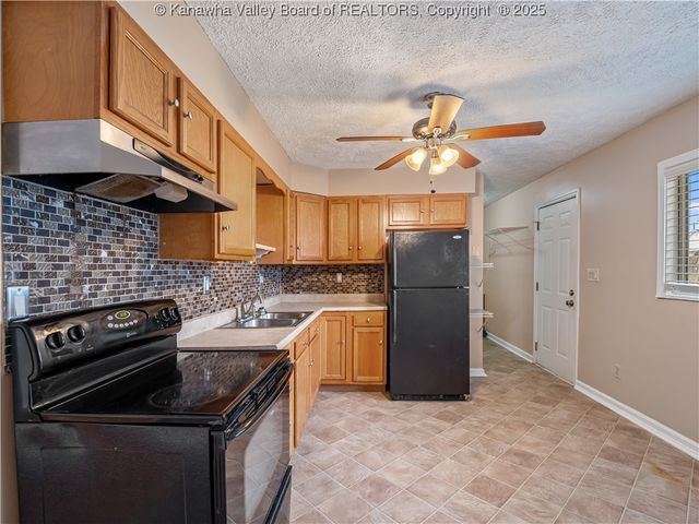 3250 Putnam Avenue, Hurricane, WV 25526