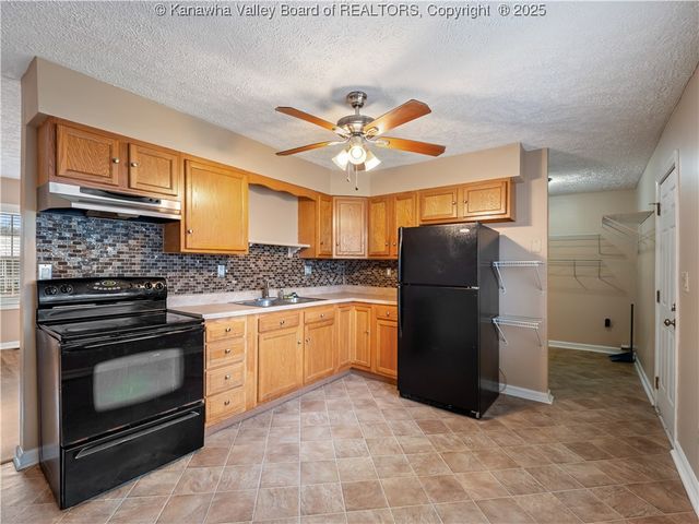 3250 Putnam Avenue, Hurricane, WV 25526