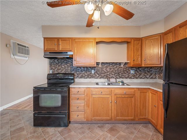 3250 Putnam Avenue, Hurricane, WV 25526