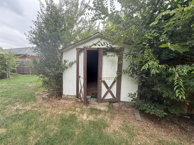 1810 Texas Street, Grand Prairie, TX 75051