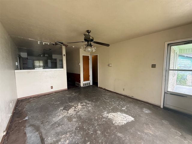 1810 Texas Street, Grand Prairie, TX 75051