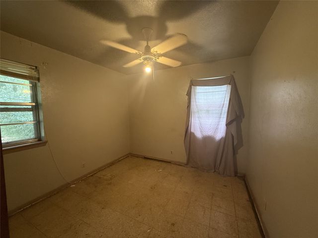 1810 Texas Street, Grand Prairie, TX 75051